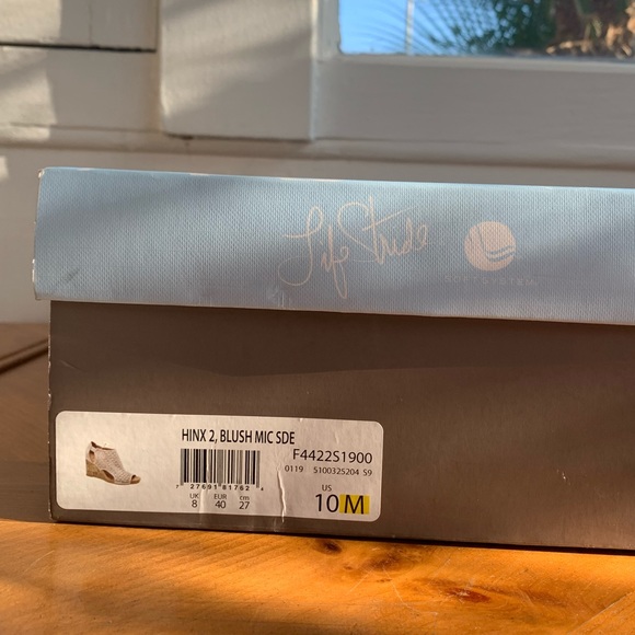 Blush suede wedges - Picture 9 of 9